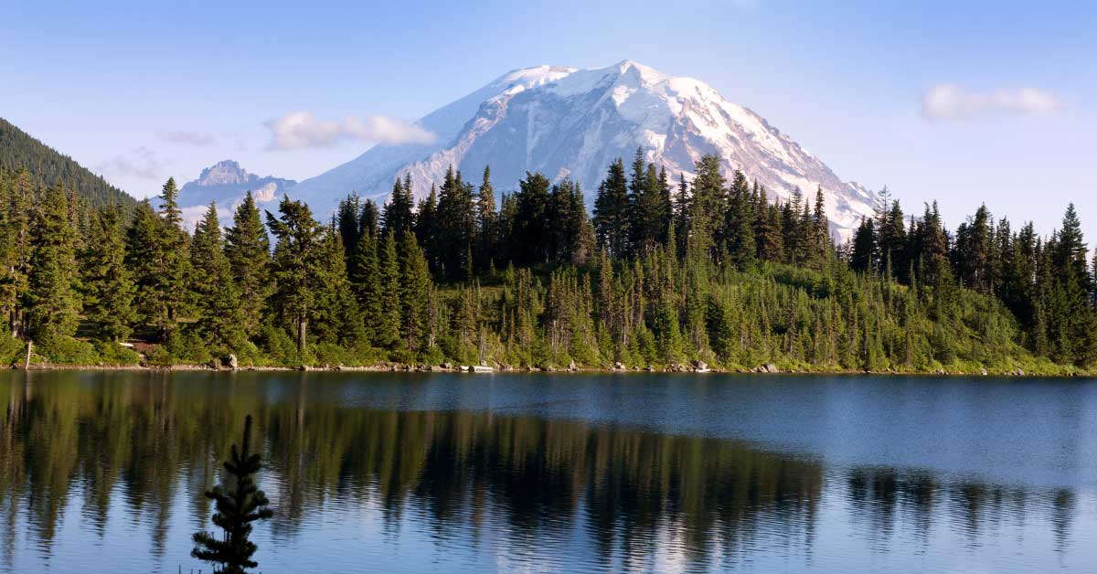 photo of mountains, lake and trees in washington state